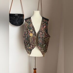 St Julian Embroidered Tapestry Black Vest, Brooches, Size 22W